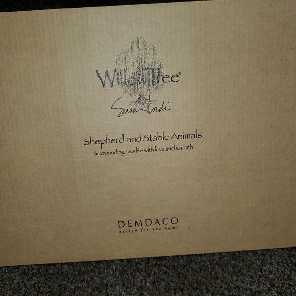 Willow Tree Shepherd and animals - Picture 1 of 4